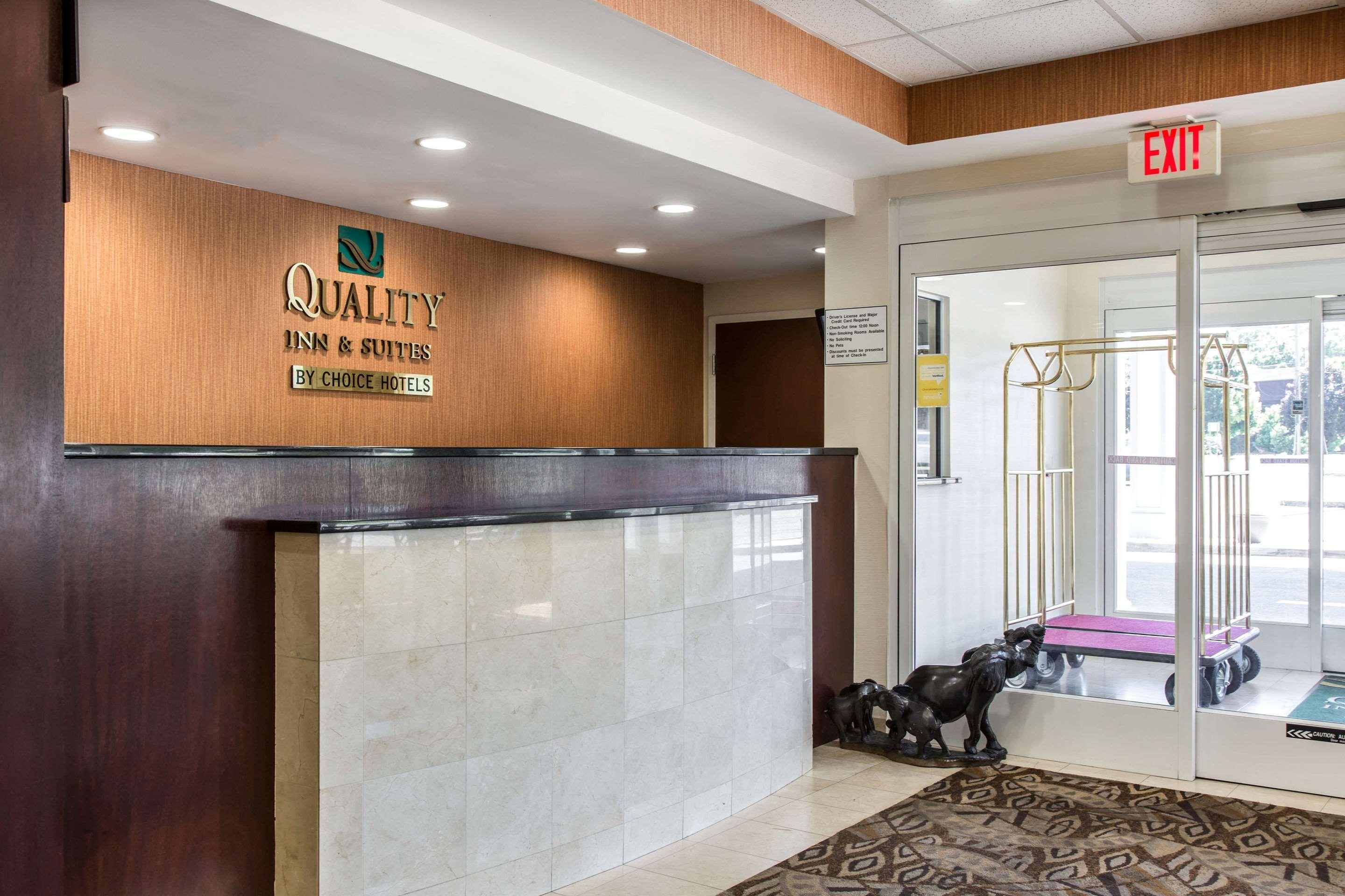 Quality Inn & Suites Danbury Near University Eksteriør billede